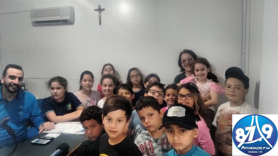 Alunos da rede municipal de ensino visitam estúdio da Atividade