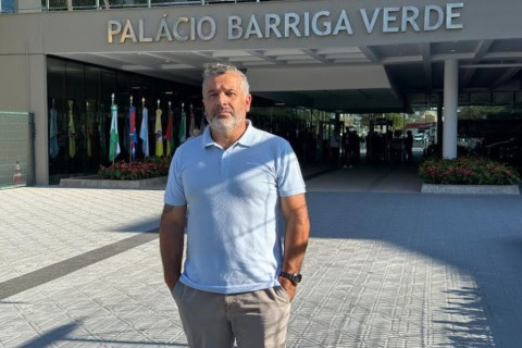 Presidente do legislativo de Palmeira cumpre agenda na capital em busca de recursos e prestigia homenagem a jornalista